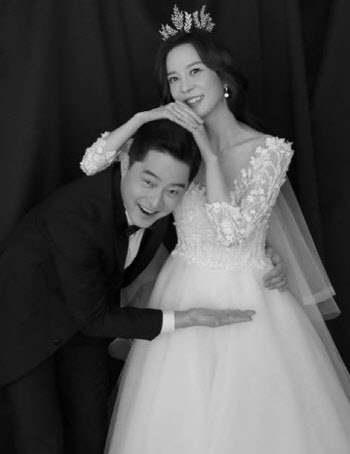 지누션 지누, 변호사 임사라와 결혼…YG "매우 축하"