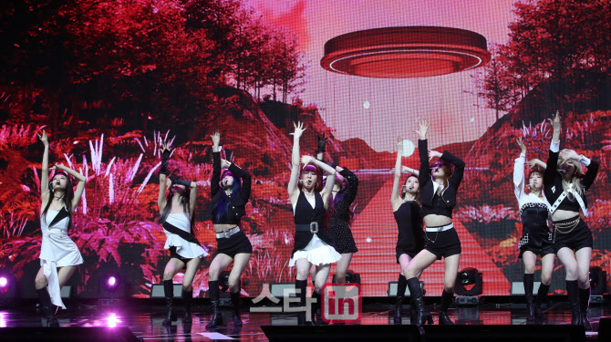 [포토]우주소녀(WJSN), '눈길 사로잡는 소녀들의 무대'