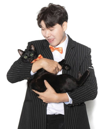 여친까지 소환된 진흙탕싸움…박수홍vs친형 논란의 타임라인