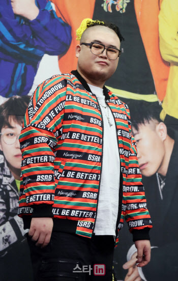 “모든 증거 자발적 제출”…‘대마초 흡입’ 래퍼 킬라그램, 檢 송치