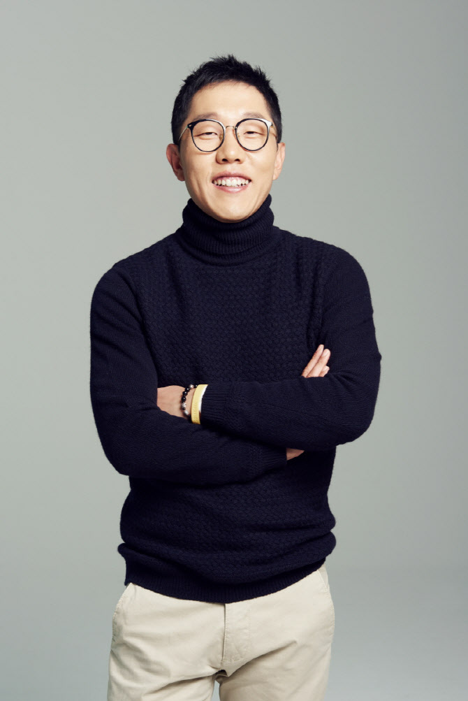 김제동, 신간 '질문이 답이 되는 순간' 초판 인세 전액 기부