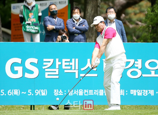 [포토] 최광수 '노련한 드라이버샷'