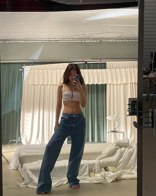[포토] 블랙핑크 제니, 화보 비하인드 컷 '건강미'