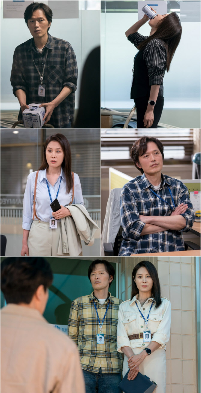 '미치지 않고서야' 정재영x문소리, 으르렁 케미 폭발 첫 스틸