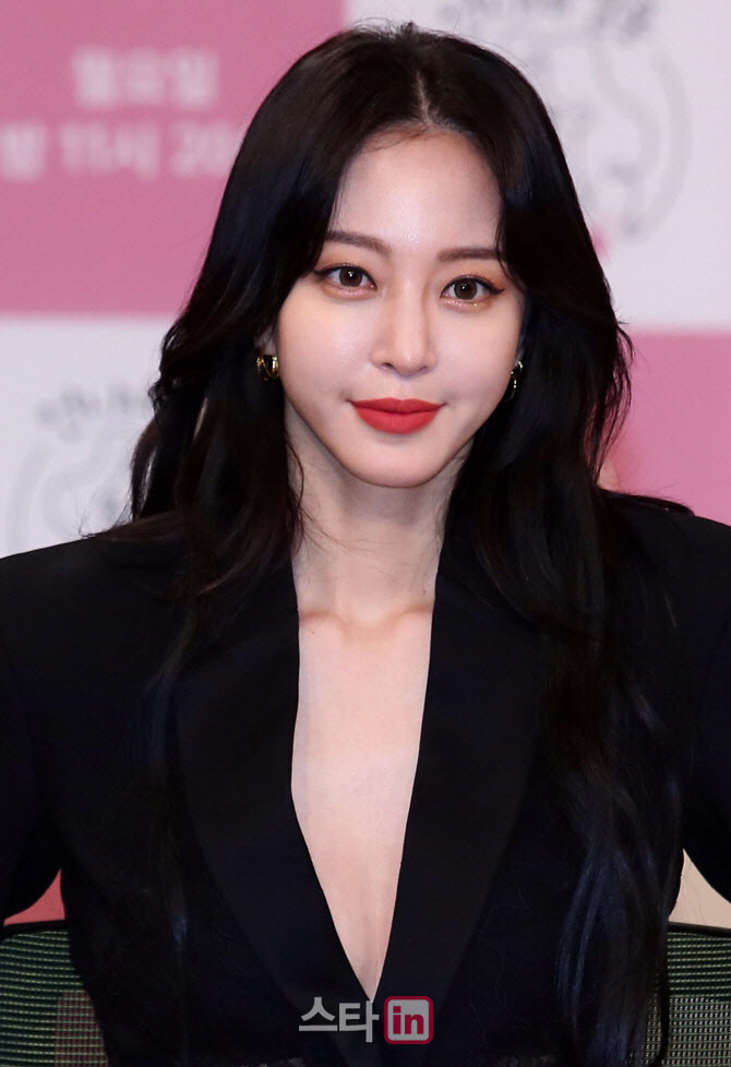 '가라오케 만남' 한예슬 남친 의혹, 법적 처벌 가능할까?