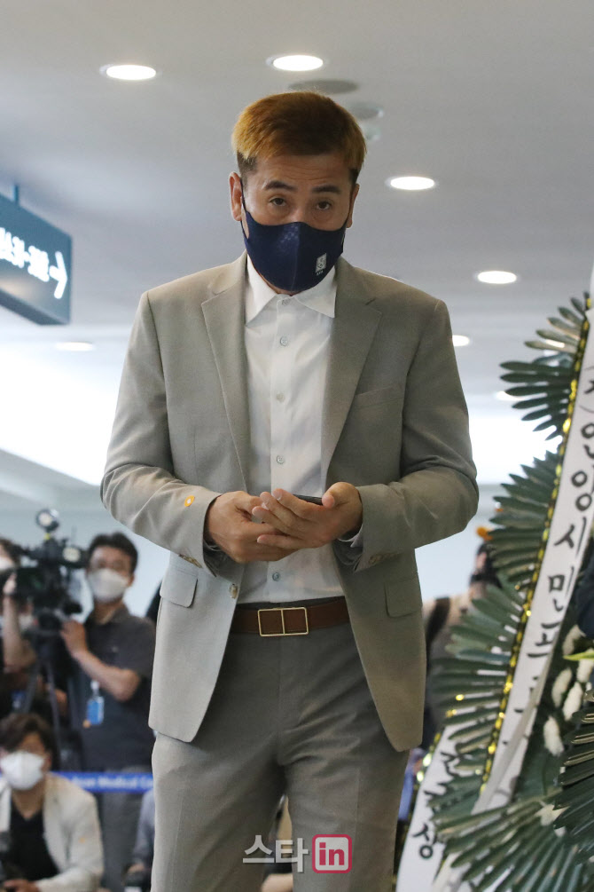[포토]유상철 빈소 찾은 김병지 대한축구협회 부회장