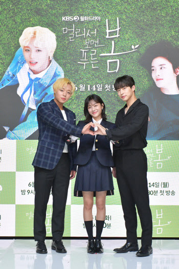 결 다른, 리얼한 캠퍼스물…박지훈 주연 '멀리서 보면 푸른 봄' 