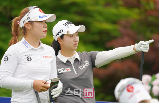 [포토]이소영,박채윤 '숲이 울창하네'