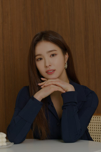 배우 신세경, 아이유 소속사 EDAM엔터테인먼트 이적 