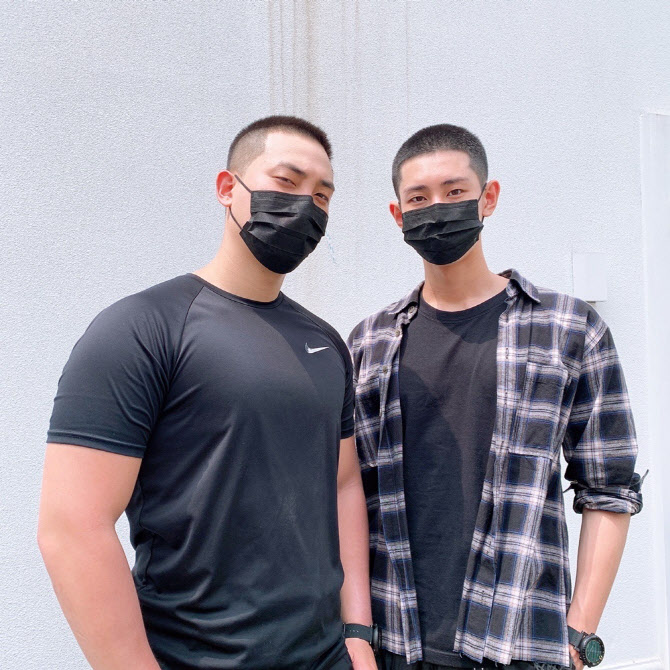 VAV 로우·지우, 오늘 동반 입대 "잊지 말아주세요"