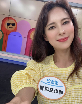 방송인 에바 포피엘, 코로나19 음성 판정