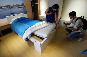 [도쿄올림픽]'안티섹스용 침대', '중세 일본'...조롱거리 전락한 선수촌