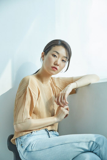 '독전'·'삼토반' 이주영, 사람엔터 전속계약…조진웅·이하늬 한솥밥 