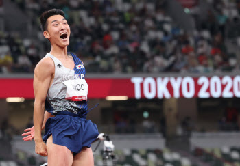 높이뛰기 빛나는 4위 '일병' 우상혁, 포상휴가 간다