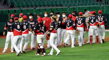 '3회초 빅이닝' KIA, 두산전 3연승 질주...중위권 도약 희망