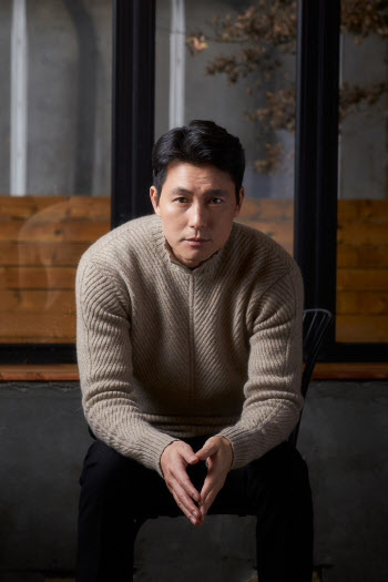 배우 정우성, 아프가니스탄 긴급 구호 위해 1억 기부