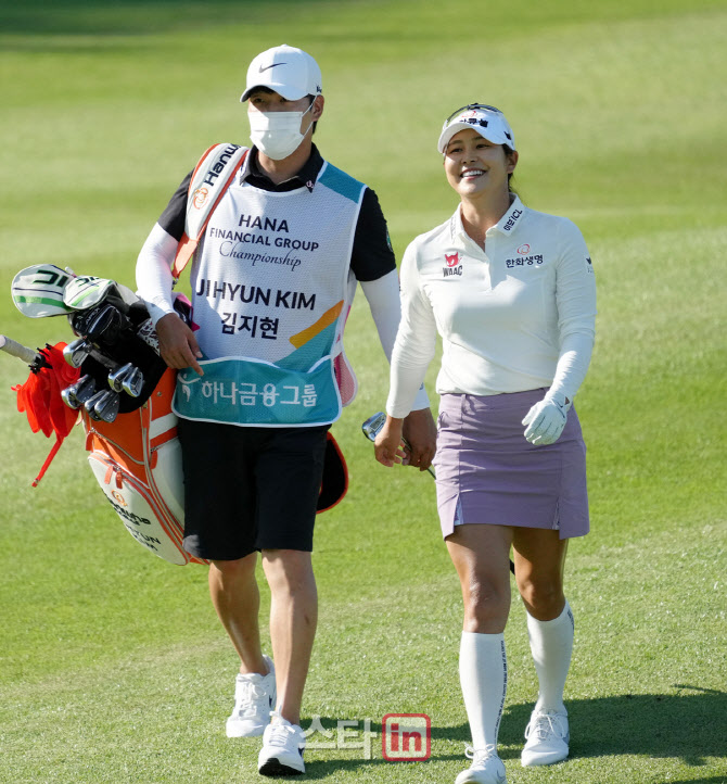 [포토]김지현,안우진 '가을날 즐거운 동행'