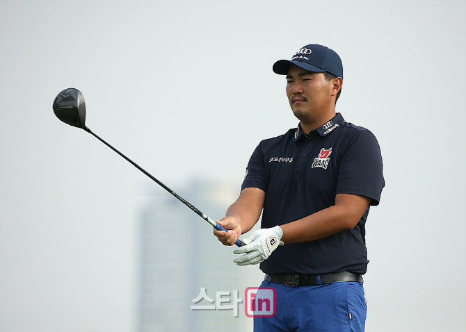 [포토] 고석완 '페어웨이 정중앙을 목표로'