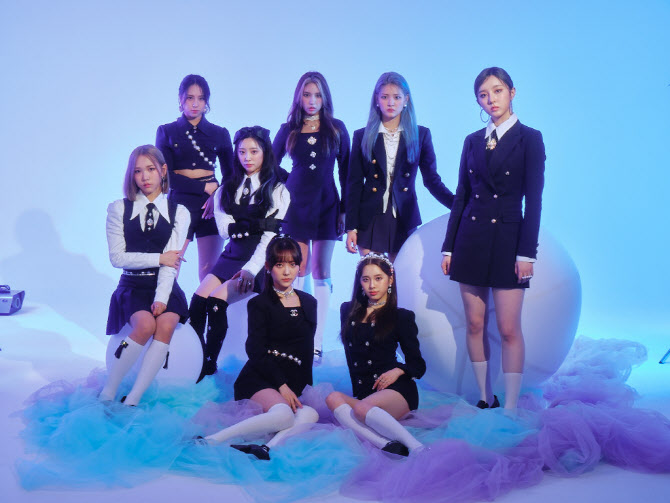 라잇썸, 5개월 만에 컴백…'라잇 어 위시'