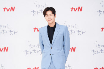 'K배우' 김선호 "좋은 감정으로 만났지만 상처줘…사과하고 싶다" 