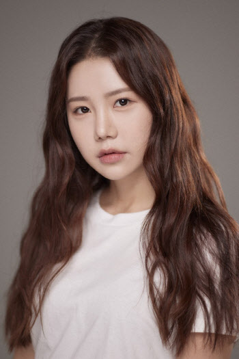 "'니 소식' 보다 솔직" 송하예, 신곡 '사우친' 발매