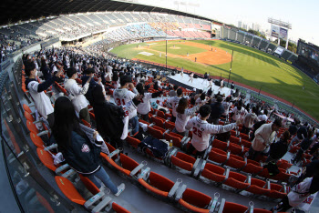 '스포츠도 위드 코로나' KBO 포스트시즌, 전 좌석 접종자 구역으로 운영