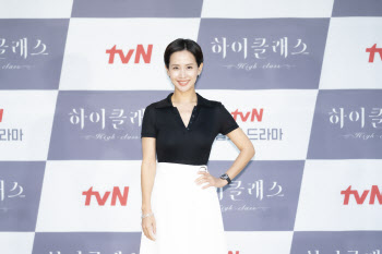  외모·발성까지…조여정 연기 변신 빛난 '하이클래스'