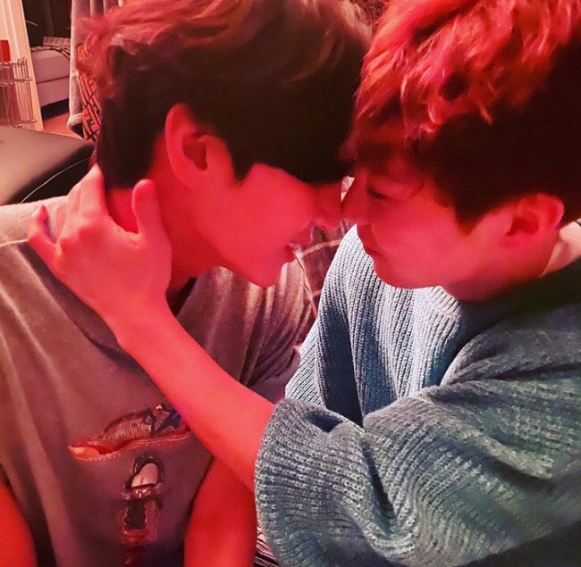 엑소 시우민과 '진한 스킨십'…빅스 레오, 동성애 해명