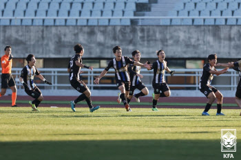 ‘추가시간에만 2골 기적’ 김포FC, 창단 후 첫 K3리그 우승