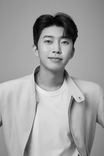 임영웅, 트롯가수 브랜드평판 부동의 1위…'논란' 영탁은 급락