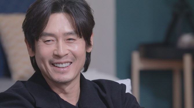 '방구석1열' 설경구 "신인시절 카메라 피해 도망 다녔다" 왜?