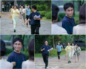 '엉클' 오정세, 맘블리들 피해 도망치는 '대낮 추격전'…무슨 일?