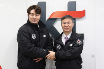 박병호 영입한 KT, 홈런포 고민 해결...에이징커브는 숙제