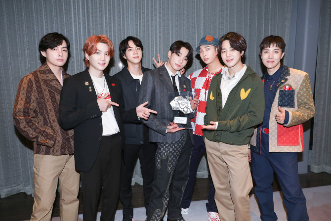 방탄소년단, '일본 레코드대상'서 2년 연속 '특별국제음악상'