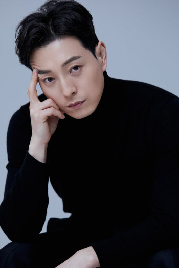 배우 정성일, tvN ‘배드 앤 크레이지’ 출연…신스틸러 활약 기대