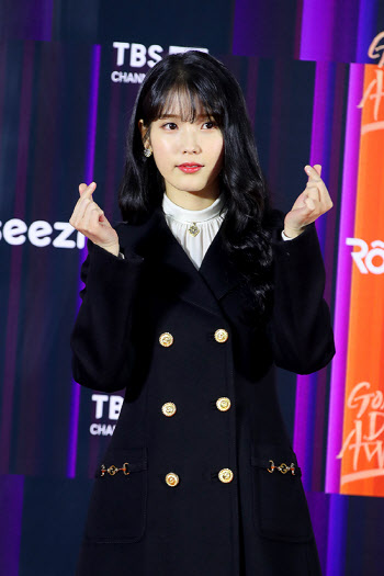 아이유 "골디서 처음 받은 음반 본상… 설렌다" 