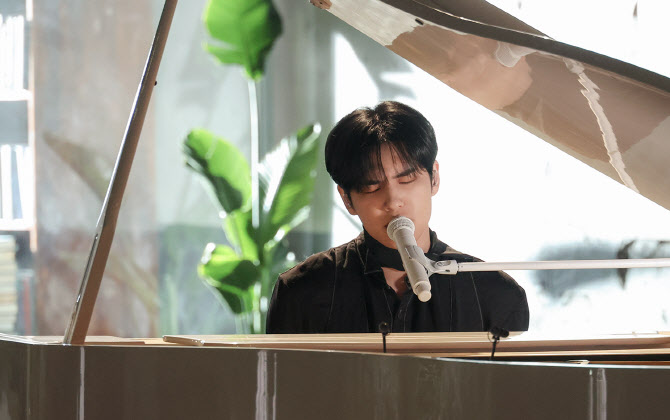 데이식스 원필, 100여곡 작업 끝 6년 만에 솔로 데뷔 [종합]