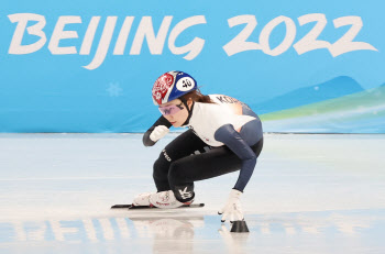 [베이징올림픽]최민정, 레이스 도중 넘어져 500m 준결승 진출 실패