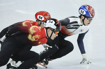 “또 실격? 열받네”… 황대헌·이준서 실격에 김연경도 분노
