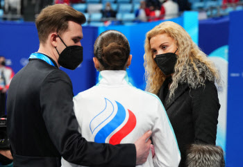 [베이징올림픽]“오싹했다” IOC 위원장 발언에…발리예바 코치 “당황스럽다”