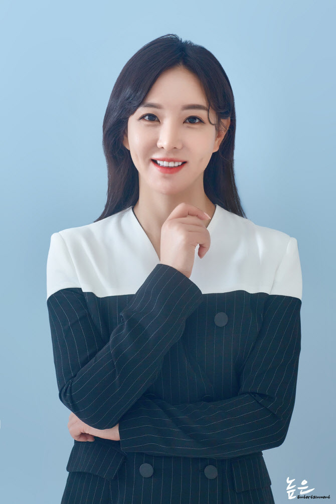 쇼핑호스트 신예서, 높은엔터 전속계약…조여정·한예슬 한솥밥