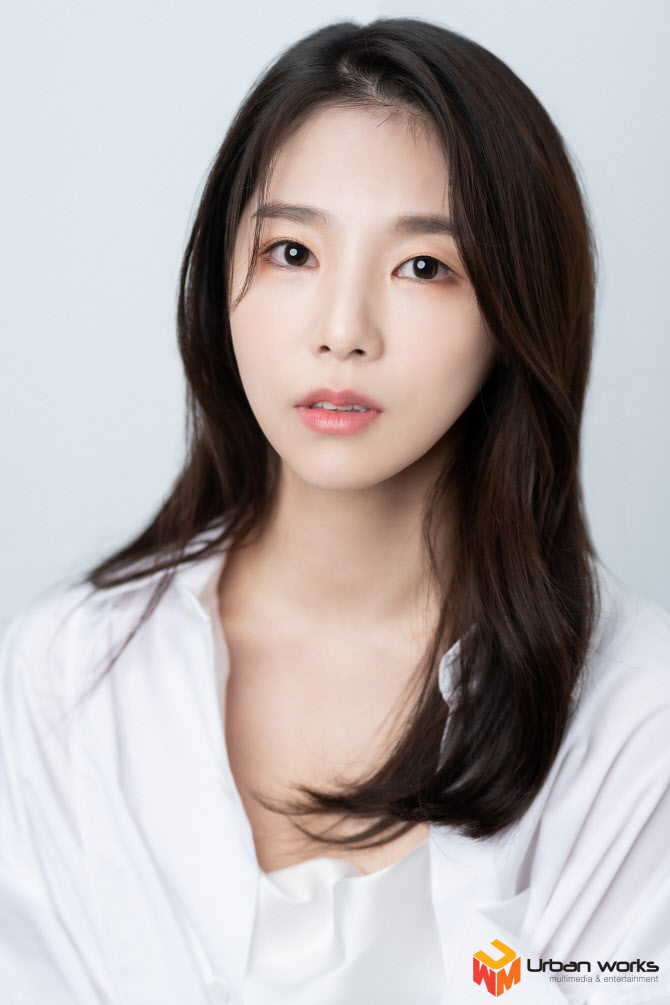헬로비너스 출신 이서영, 얼반웍스서 새 출발