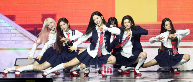 [포토]'완성형 걸그룹' 아이브, 'LOVE DIVE'