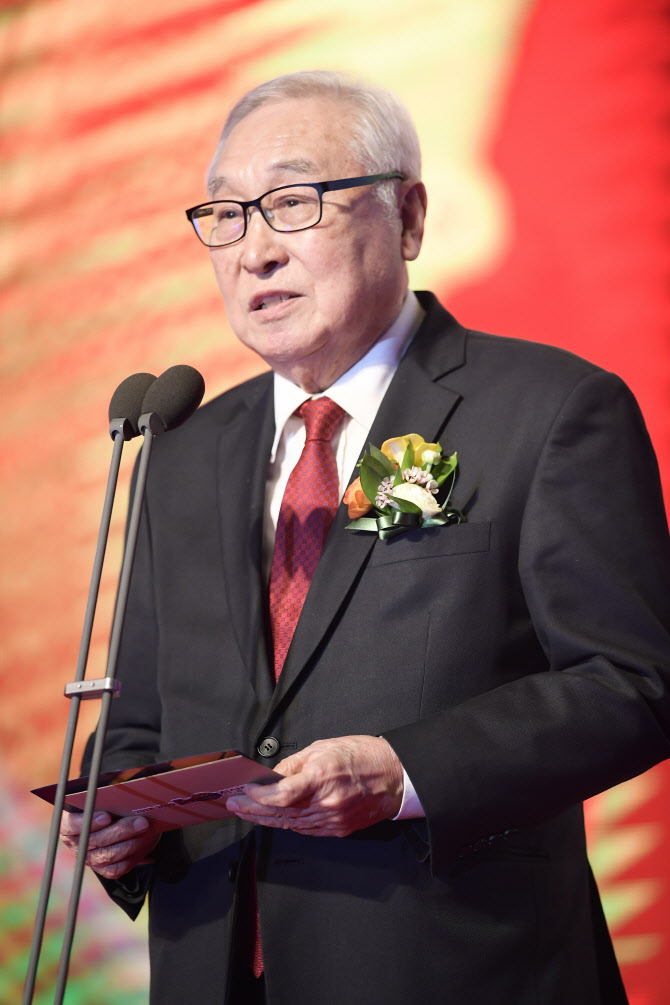 김영기 전 KBL 총재, 제14회 소강체육대상 대상 수상