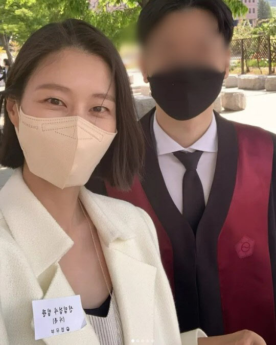 이현이, 검사된 훈남 남동생 공개…"소중한 결실, 축하해"