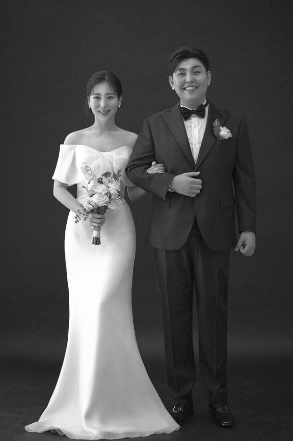 '이 소설의 끝…' 한동근, 오늘 비연예인 연인과 결혼
