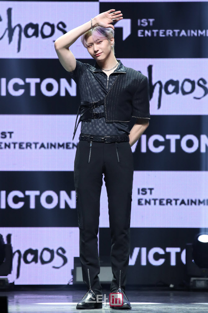 [포토]빅톤 강승식, 우월한 비율