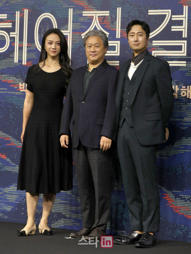 [포토]탕웨이-박찬욱 감독-박해일, '영화 '헤어질 결심' 많이 사랑해주세요!