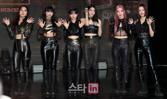 [포토]시크릿넘버, 네 번째 앨범 'DOOMCHITA(둠치타)'로 컴백