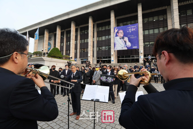 [포토]故 송해 노제, '조악 연주하는 노래자랑악단'